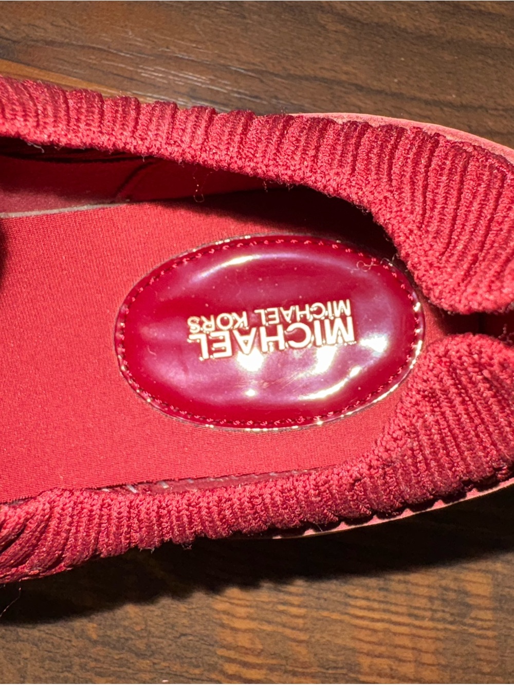 New Michael Kors Slip on Knit Sneakers size 7.5 burgundy red/gold - Picture 5 of 9